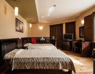 Отель Отель Его Пловдив Двухместный номер с 1 кроватью или 2 отдельными кроватями-10