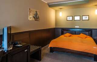Отель Отель Его Пловдив Двухместный номер с 1 кроватью или 2 отдельными кроватями-11