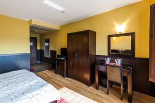 Отель Отель Его Пловдив Двухместный номер с 1 кроватью или 2 отдельными кроватями-21