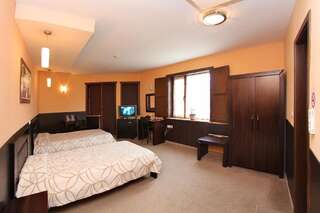 Отель Отель Его Пловдив Двухместный номер с 1 кроватью или 2 отдельными кроватями-35