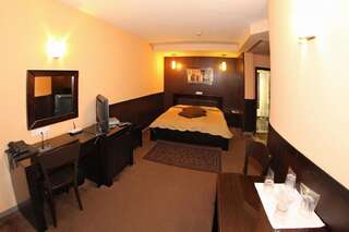 Отель Отель Его Пловдив Двухместный номер с 1 кроватью или 2 отдельными кроватями-44